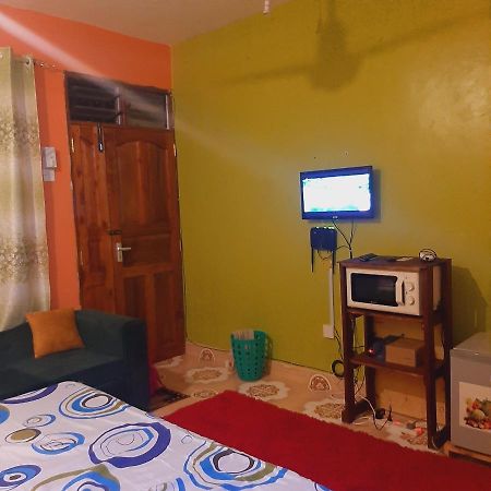 Gloria'S Place Studio مومباسا المظهر الخارجي الصورة